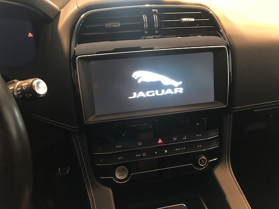 Jaguar F-PACE 11 of 12