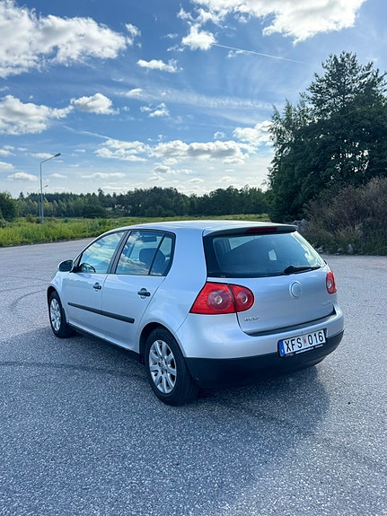 Volkswagen Golf V 3 of 7