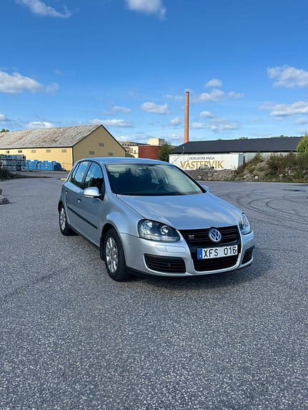 Volkswagen Golf V 2 of 7