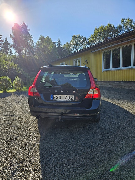 Volvo V70 3 of 8