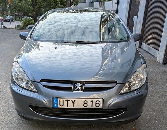 Peugeot 307 CC 2 of 4