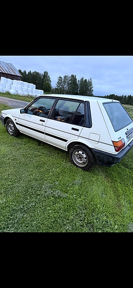 Toyota Corolla 2 of 5