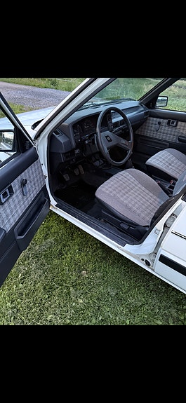 Toyota Corolla 3 of 5