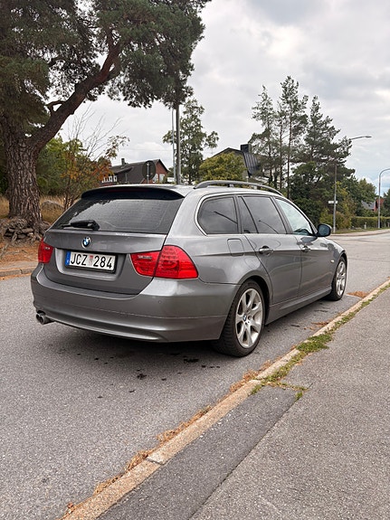 BMW 330d 4 of 5