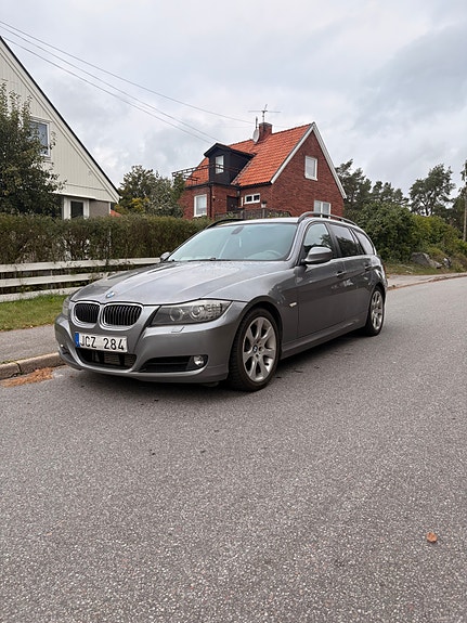 BMW 330d 2 of 5