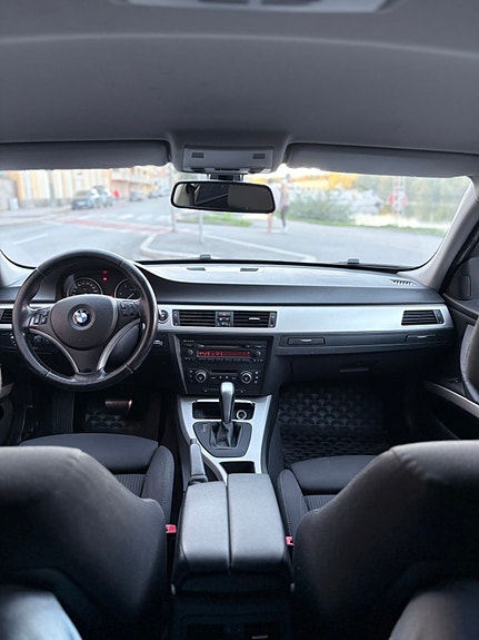 BMW 330d 5 of 5