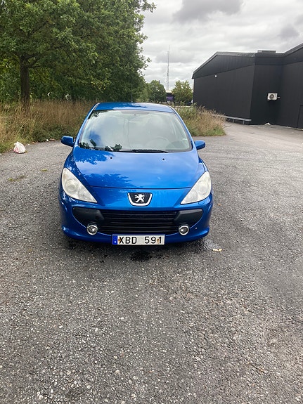 Peugeot 307 2 of 13
