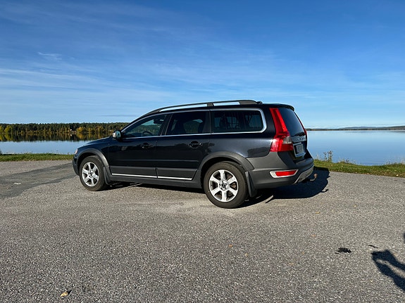 Volvo XC70 2 of 9