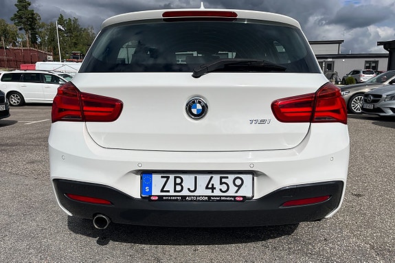 BMW 118i 6 of 11