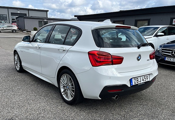 BMW 118i 4 of 11
