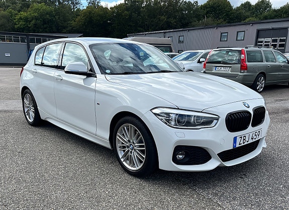BMW 118i 2 of 11