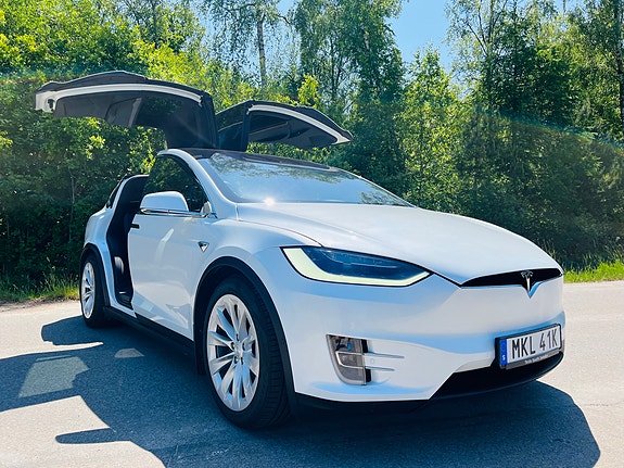 Tesla Model X 3 of 9