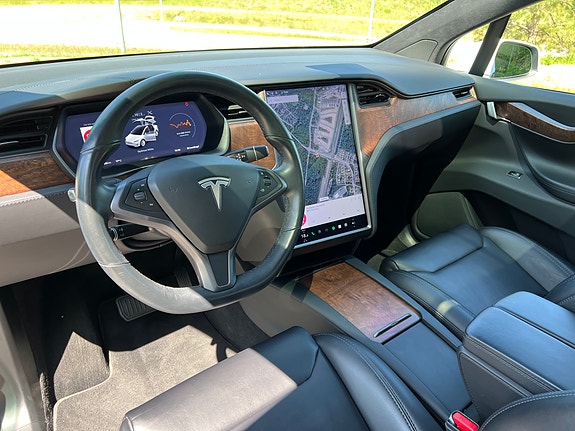 Tesla Model X 5 of 9
