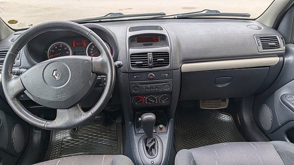 Renault Clio 9 of 11