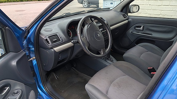 Renault Clio 10 of 11