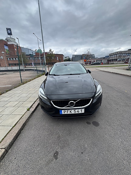 Volvo V40 3 of 5
