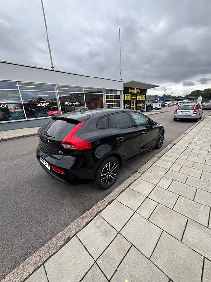 Volvo V40 2 of 5