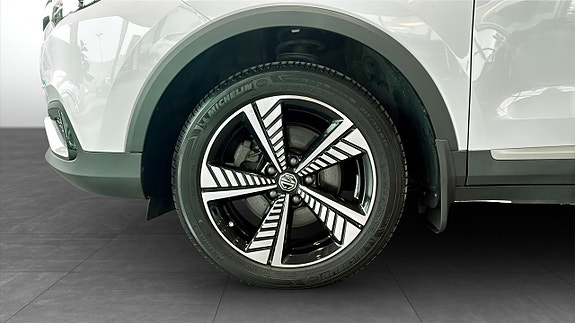 MG ZS 9 of 14