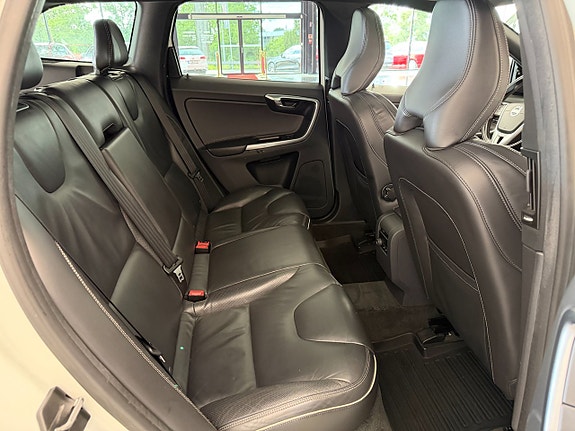 Volvo XC60 9 of 15