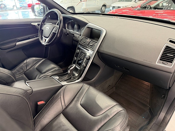 Volvo XC60 8 of 15