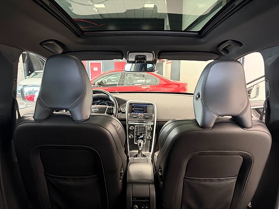 Volvo XC60 10 of 15