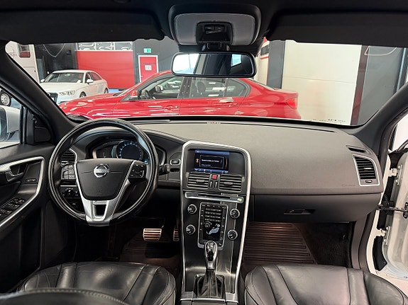 Volvo XC60 11 of 15