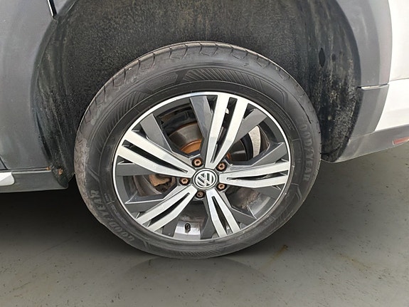 Volkswagen Caddy Alltrack 26 of 28