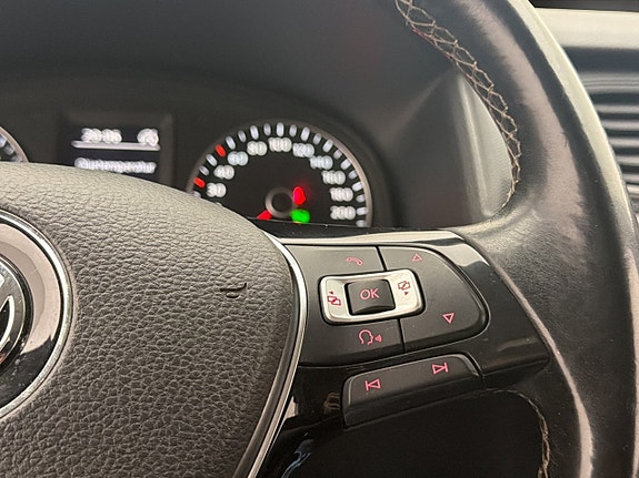 Volkswagen Caddy Alltrack 18 of 28