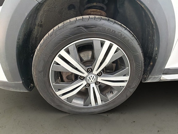 Volkswagen Caddy Alltrack 25 of 28