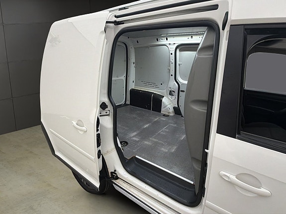 Volkswagen Caddy Alltrack 12 of 28