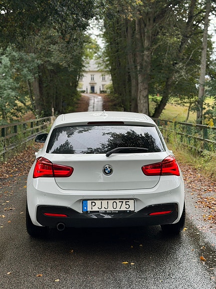 BMW 118i 3 of 7