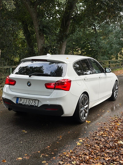 BMW 118i 2 of 7