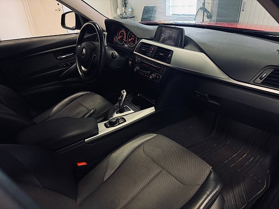 BMW F31 328 Automat X-Drive Sportline Nyreg A-Traktor! 9 of 10