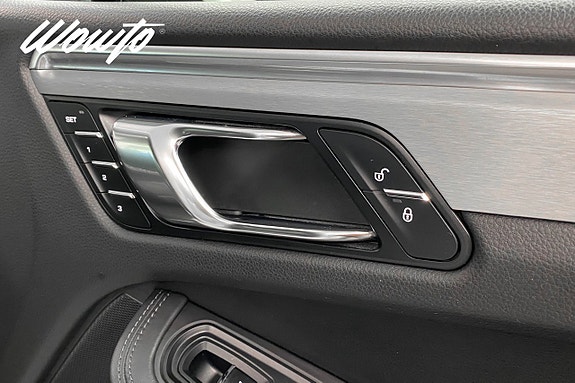 Porsche Macan Turbo 15 of 22