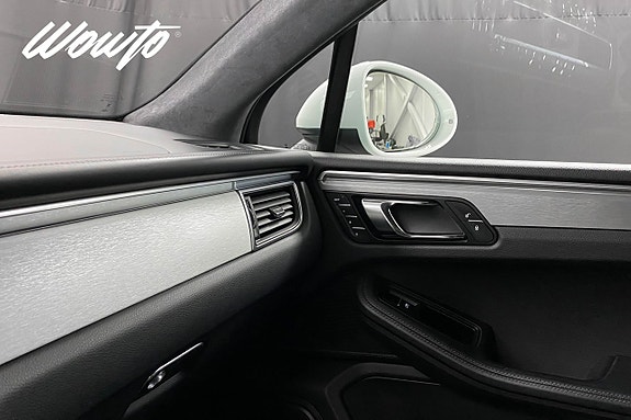 Porsche Macan Turbo 21 of 22