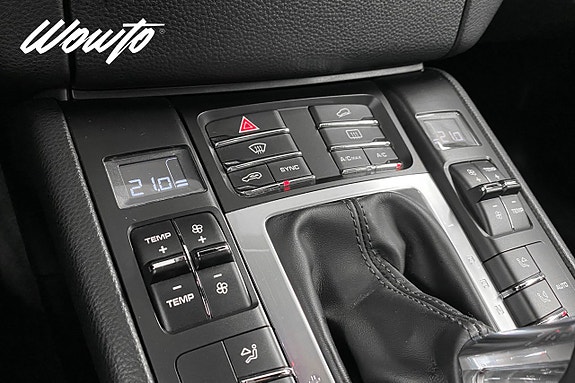 Porsche Macan Turbo 17 of 22