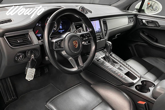 Porsche Macan Turbo 7 of 22