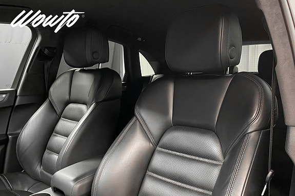 Porsche Macan Turbo 11 of 22