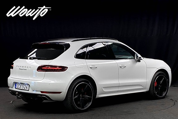 Porsche Macan Turbo 5 of 22
