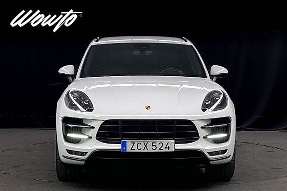 Porsche Macan Turbo 2 of 22