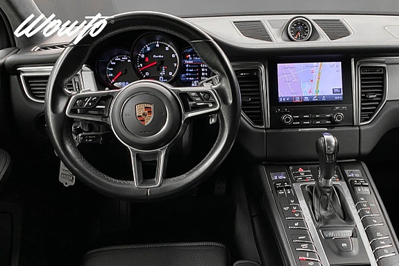 Porsche Macan Turbo 13 of 22