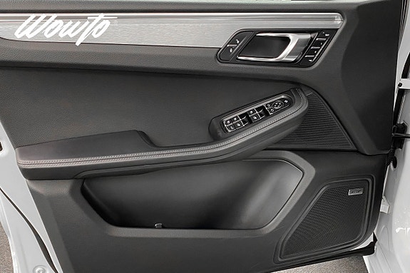 Porsche Macan Turbo 8 of 22