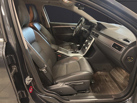 Volvo V70 13 of 28