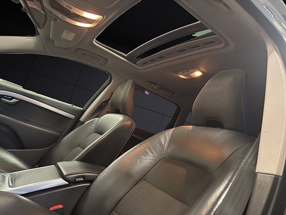 Volvo V70 15 of 28