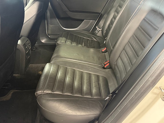 Volkswagen Passat Alltrack 13 of 14