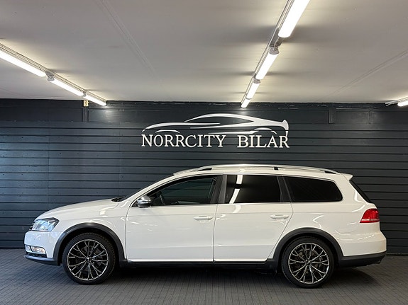 Volkswagen Passat Alltrack 2 of 14
