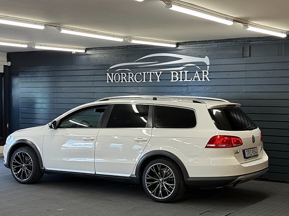 Volkswagen Passat Alltrack 3 of 14