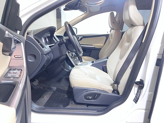Volvo XC60 15 of 27