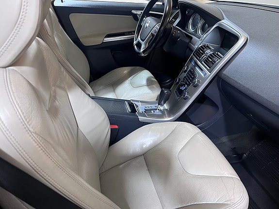 Volvo XC60 19 of 27
