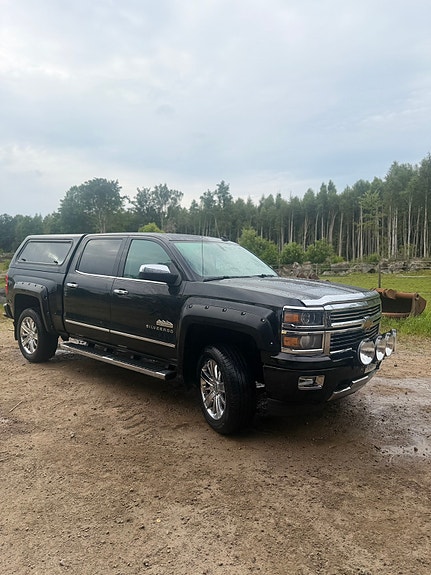 Chevrolet Silverado 1500 2 of 5